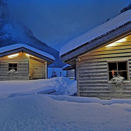 Huettenhotel Husky Lodge Muotathal Dış mekan fotoğraf