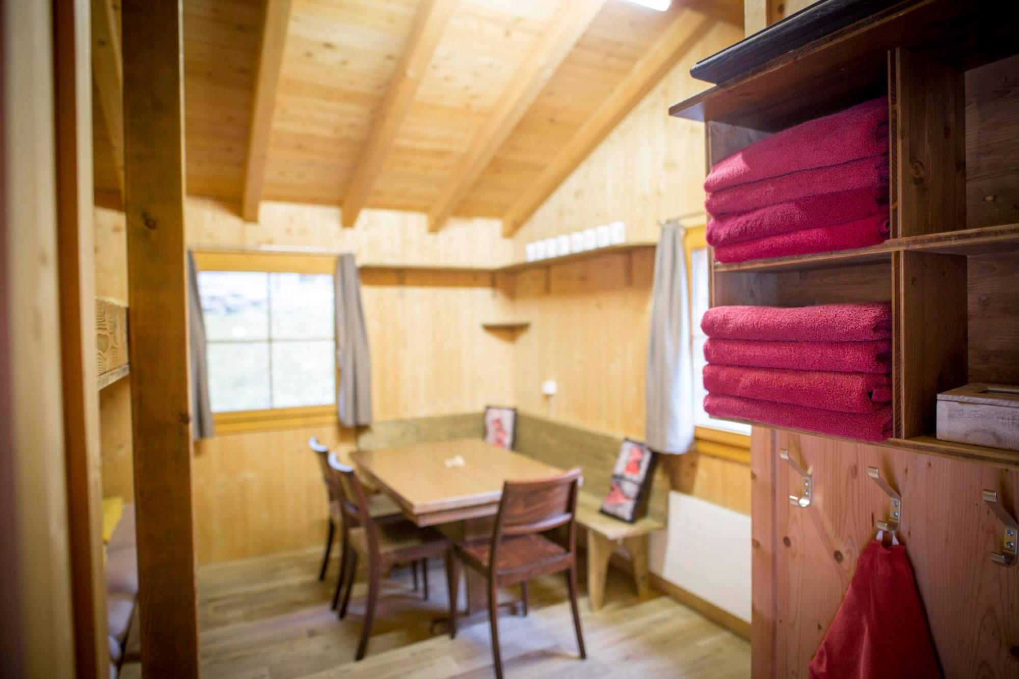 Huettenhotel Husky Lodge Muotathal Dış mekan fotoğraf