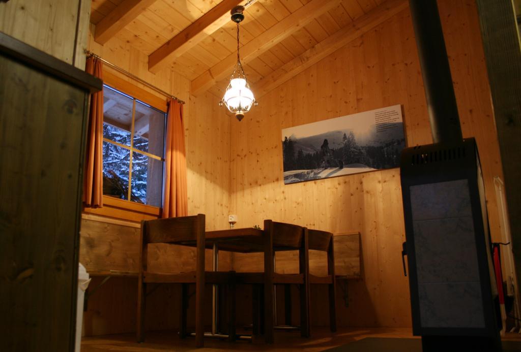 Huettenhotel Husky Lodge Muotathal Oda fotoğraf